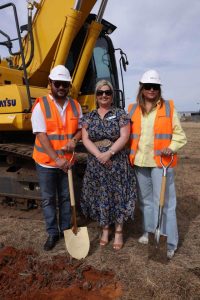 Mayor turns soil for Thornhill town centre