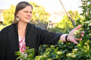 Hillside artist wants local backyards to buzz