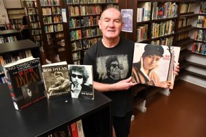 Dylan debut discussion