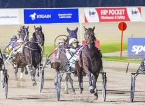 Maoris Mac lands a stunning boilover in return to form